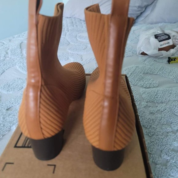 GATUXUS Women's Glove Chunky Mid Heel Ankle Boots Pointed Toe Knit Sock Style - Picture 4 of 7